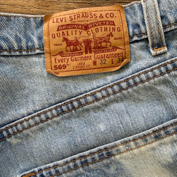 Levi's Distressed Light Blue Jean Shorts - Picture 4 of 4